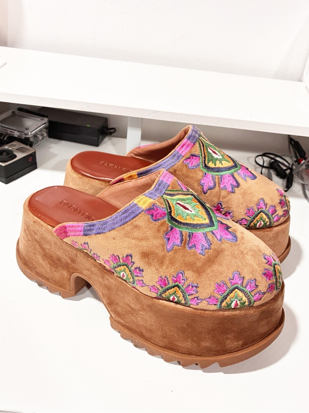 Farm Rio Sand Island Velvet Tapestry Embroidered Platform Mule Size 8 - Picture 3 of 6